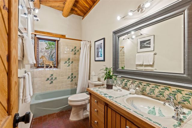 333 Magdalena Road, Santa Fe, NM 87501