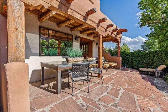 333 Magdalena Road, Santa Fe, NM 87501