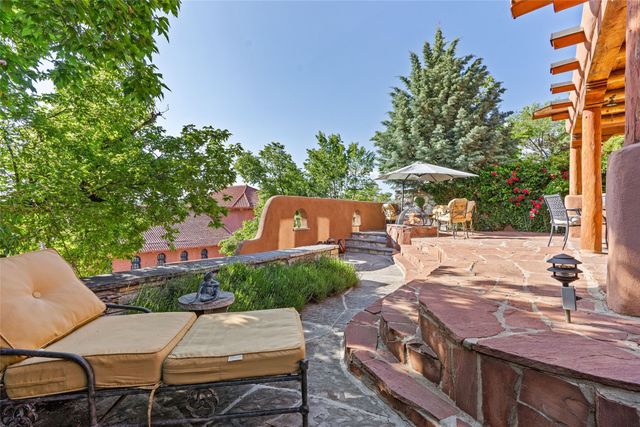 333 Magdalena Road, Santa Fe, NM 87501