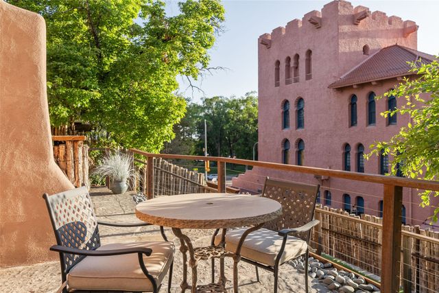 333 Magdalena Road, Santa Fe, NM 87501