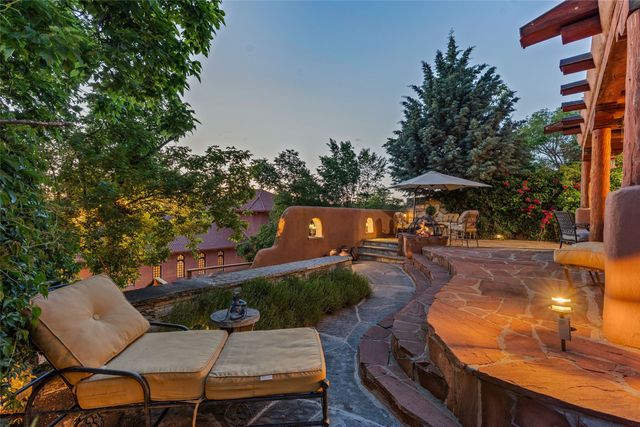 333 Magdalena Road, Santa Fe, NM 87501