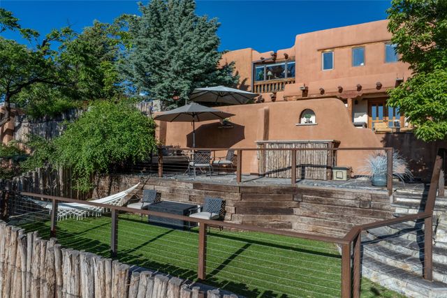 333 Magdalena Road, Santa Fe, NM 87501