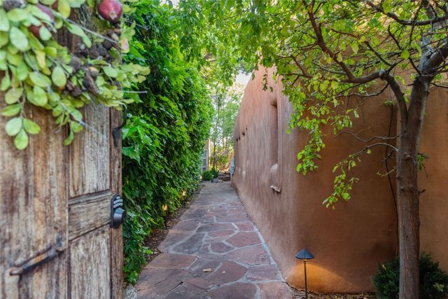 333 Magdalena Road, Santa Fe, NM 87501