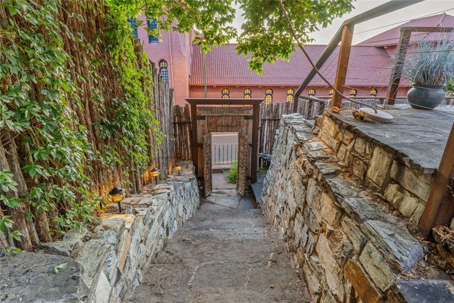 333 Magdalena Road, Santa Fe, NM 87501