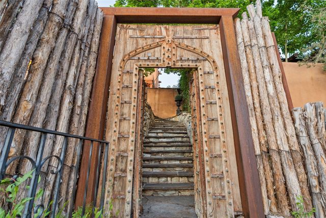 333 Magdalena Road, Santa Fe, NM 87501