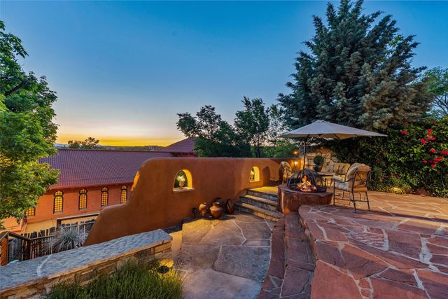 333 Magdalena Road, Santa Fe, NM 87501