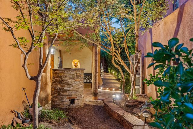 333 Magdalena Road, Santa Fe, NM 87501