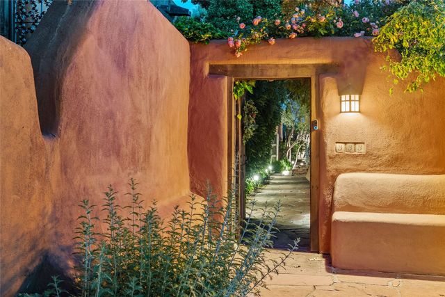 333 Magdalena Road, Santa Fe, NM 87501