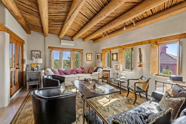 333 Magdalena Road, Santa Fe, NM 87501