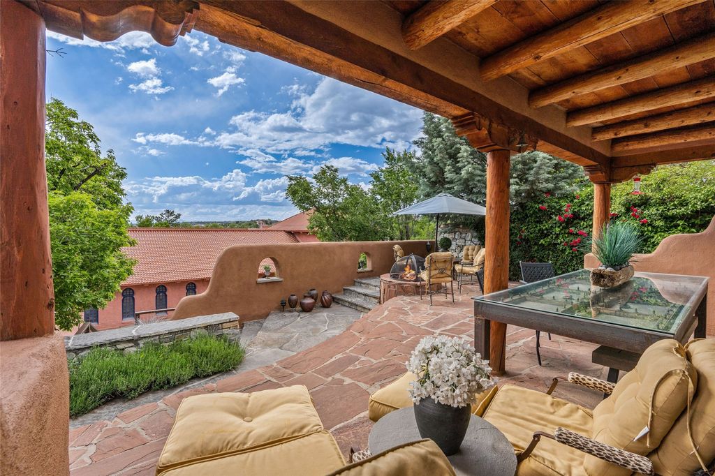 333 Magdalena Road, Santa Fe, NM 87501