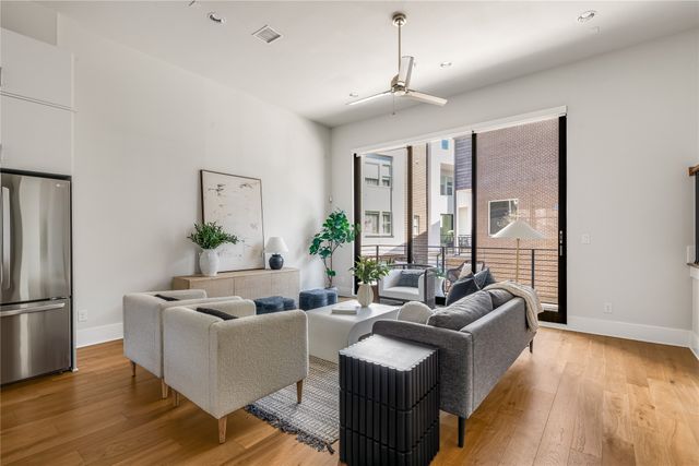 381 E Greenbriar Lane 401, Dallas, TX 75203