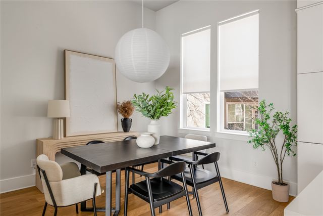 381 E Greenbriar Lane 401, Dallas, TX 75203