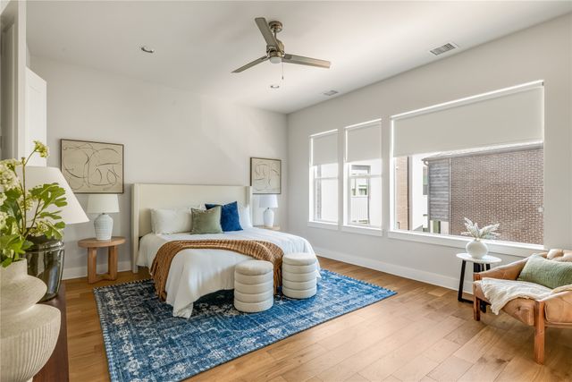 381 E Greenbriar Lane 401, Dallas, TX 75203