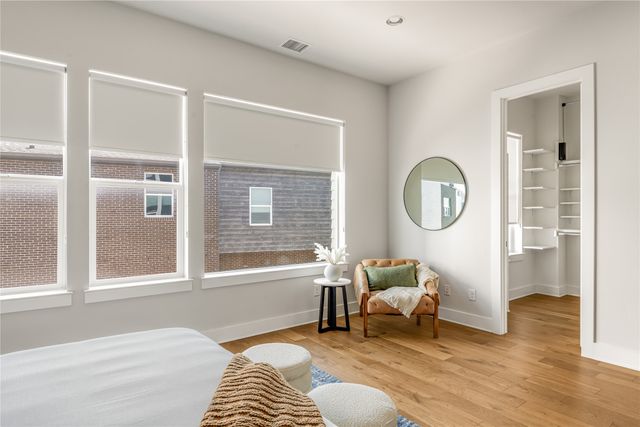 381 E Greenbriar Lane 401, Dallas, TX 75203