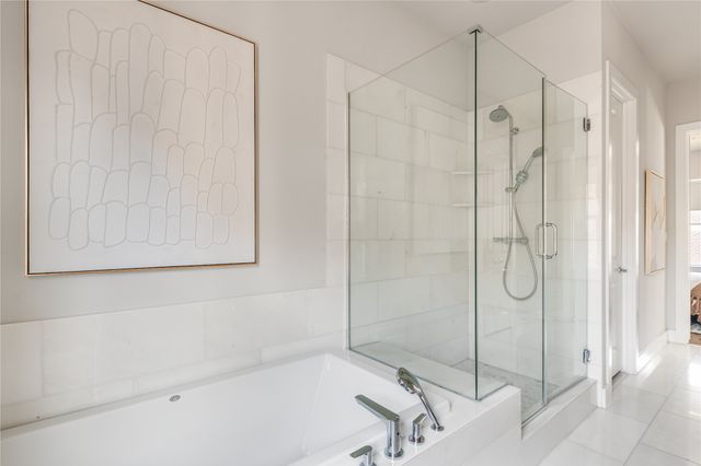 381 E Greenbriar Lane 401, Dallas, TX 75203