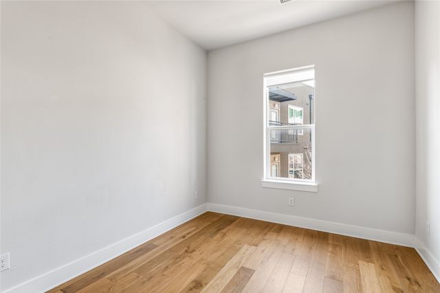 381 E Greenbriar Lane 401, Dallas, TX 75203