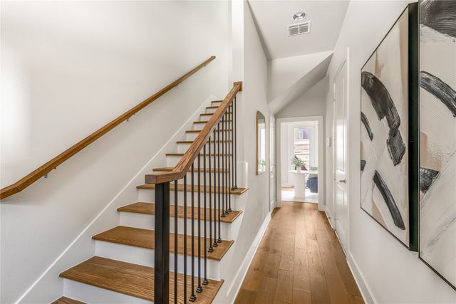 381 E Greenbriar Lane 401, Dallas, TX 75203