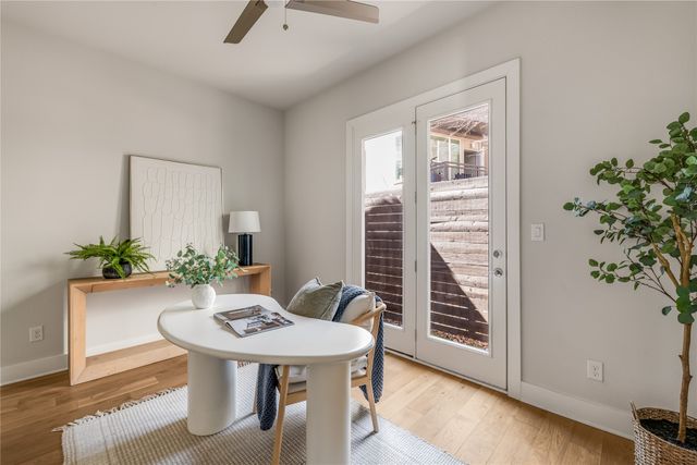 381 E Greenbriar Lane 401, Dallas, TX 75203