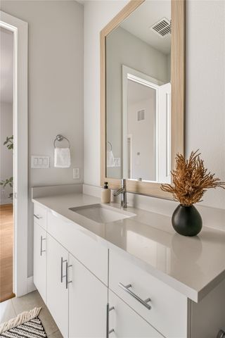 381 E Greenbriar Lane 401, Dallas, TX 75203