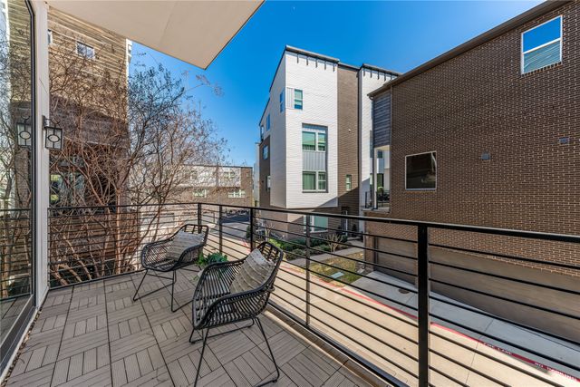 381 E Greenbriar Lane 401, Dallas, TX 75203