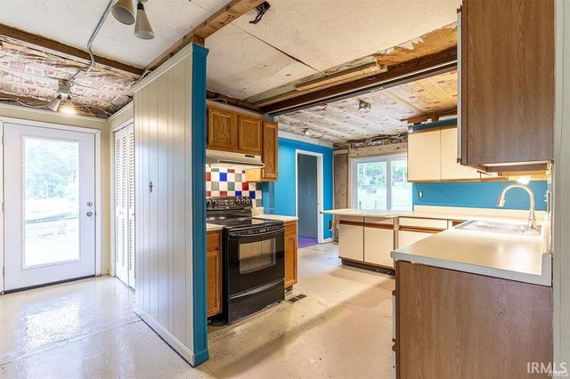 2717 E Stalf Road, Columbia City, IN 46725