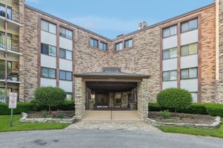 250 W Parliament Place 118, Mount Prospect, IL 60056
