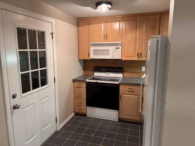 239 Old Farms Road APT 7B, Avon, CT 06001