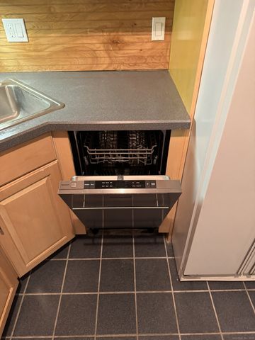 239 Old Farms Road APT 7B, Avon, CT 06001