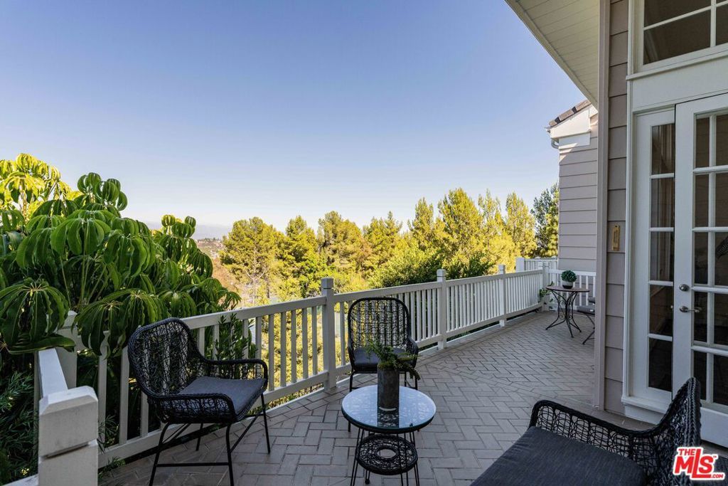 2204 The Terrace, Los Angeles, CA 90049 — photo 2