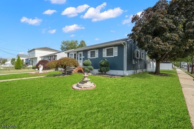 21 Spruce St, Carteret Boro, NJ 07008