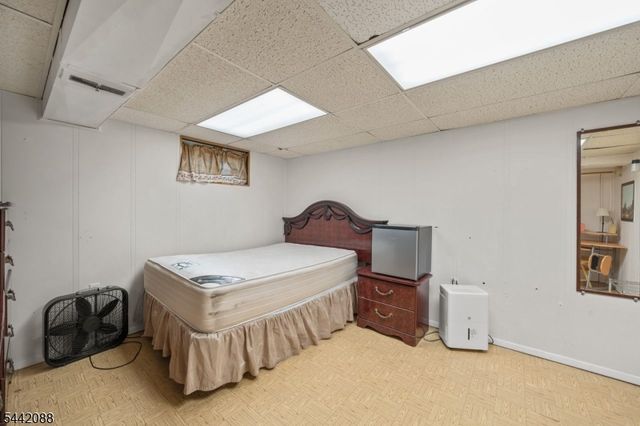 21 Spruce St, Carteret Boro, NJ 07008