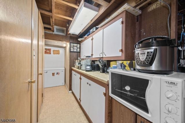21 Spruce St, Carteret Boro, NJ 07008