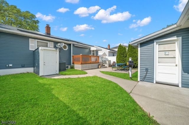 21 Spruce St, Carteret Boro, NJ 07008