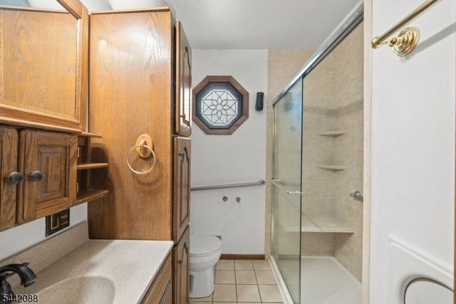 21 Spruce St, Carteret Boro, NJ 07008