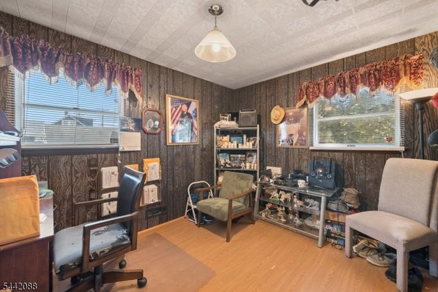 21 Spruce St, Carteret Boro, NJ 07008