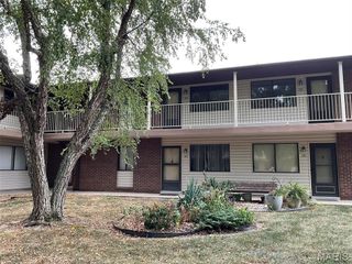 120 SUPPIGER Lane 202, Highland, IL 62249