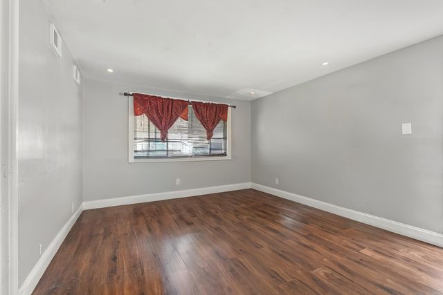 4541 S Laporte Avenue, Chicago, IL 60638