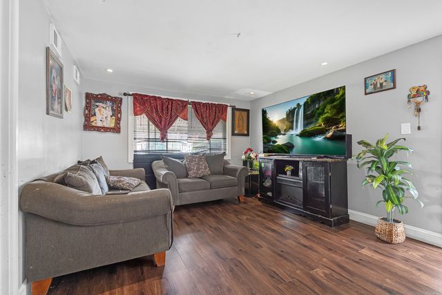 4541 S Laporte Avenue, Chicago, IL 60638
