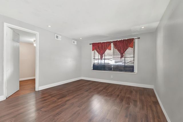 4541 S Laporte Avenue, Chicago, IL 60638