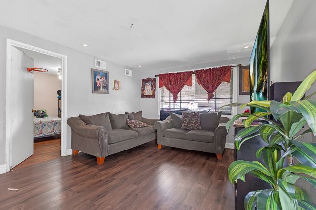 4541 S Laporte Avenue, Chicago, IL 60638