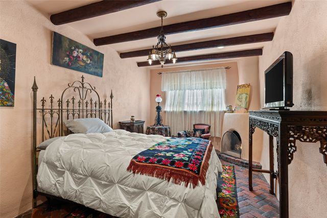 224 Artist Road 1, Santa Fe, NM 87501