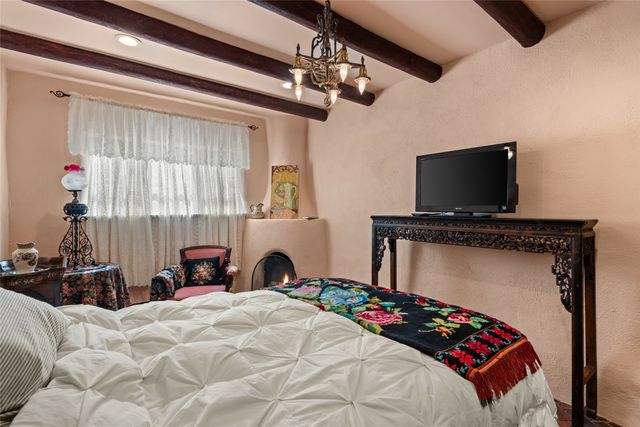 224 Artist Road 1, Santa Fe, NM 87501
