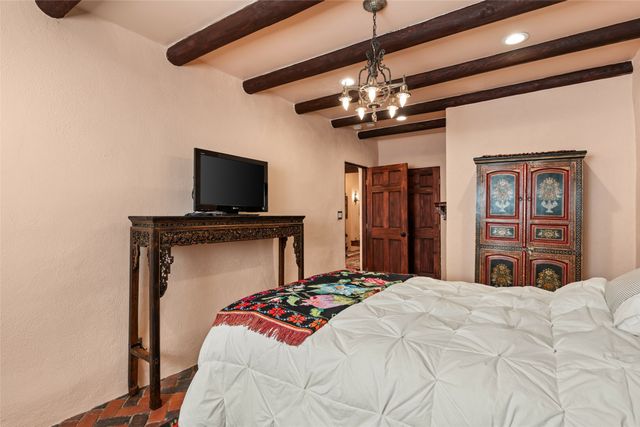 224 Artist Road 1, Santa Fe, NM 87501