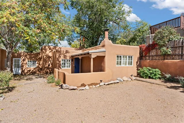 224 Artist Road 1, Santa Fe, NM 87501