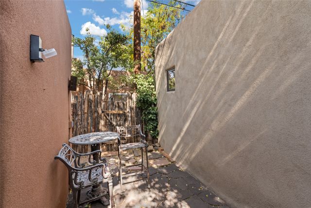 224 Artist Road 1, Santa Fe, NM 87501