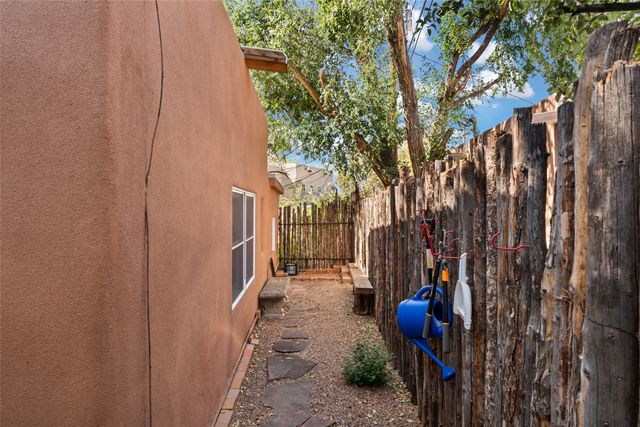 224 Artist Road 1, Santa Fe, NM 87501