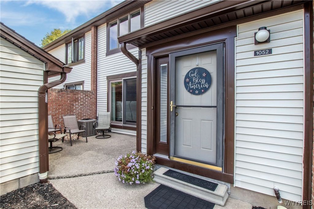 1052 Charlesgate Circle, Amherst, NY 14051