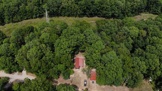 2132 Hidden Valley Dr, Nunnelly, TN 37137