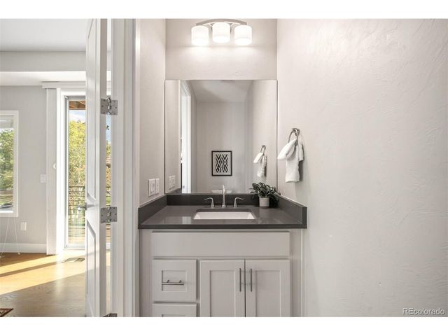 1721 Hooker St, Denver, CO 80204