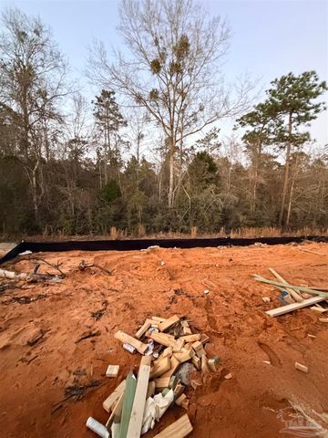 2769 Avalon St, Cantonment, FL 32533